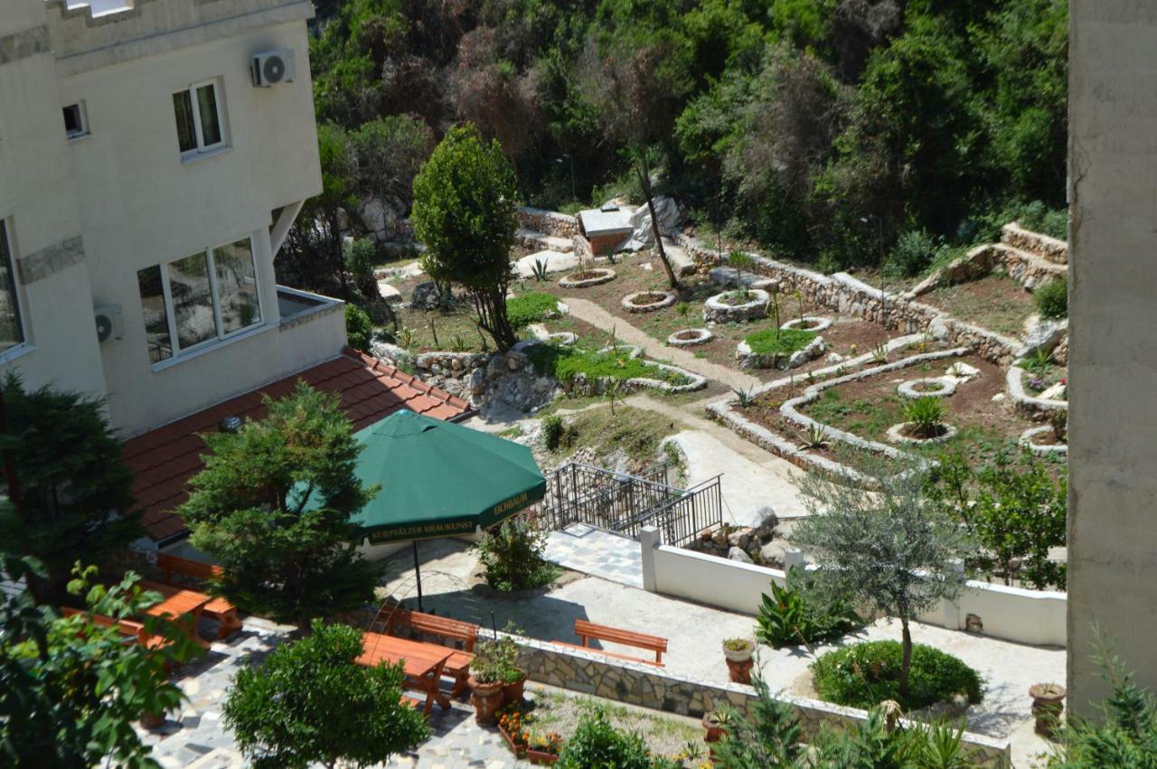 Novalic Hotel Dobra Voda Exterior foto